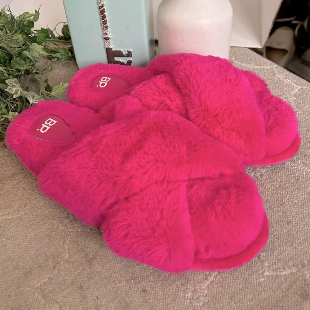 BP (Brass Plum) Plush BarbieCore Pink Crisscross Slippers. Size 9-10 Lar… - Picture 8 of 10
